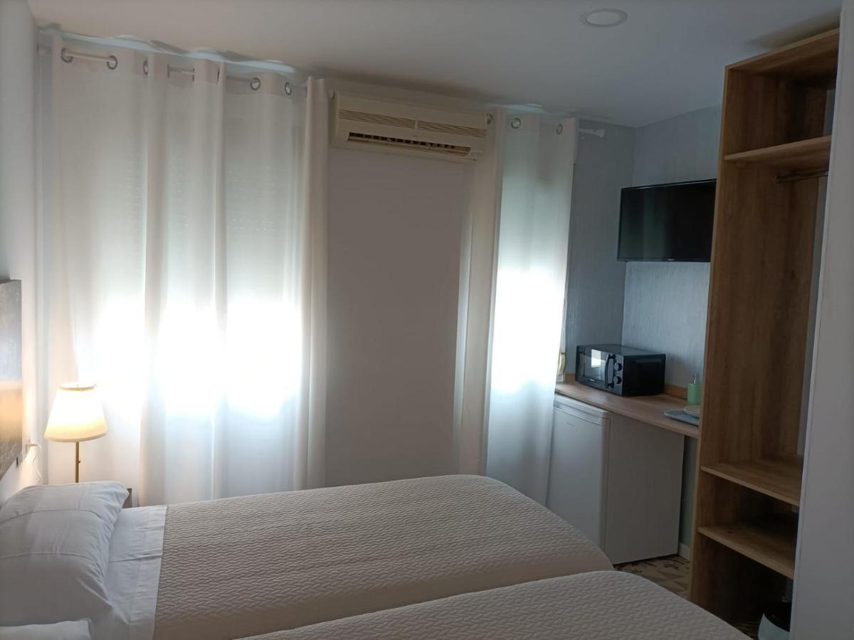 Hostal Las Encinas Вильявисьоса-де-Одон Экстерьер фото