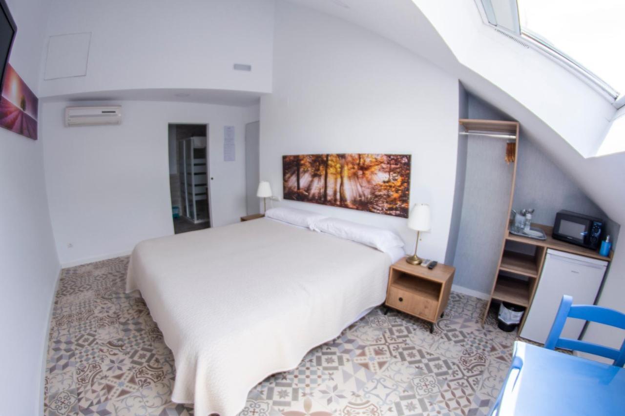 Hostal Las Encinas Вильявисьоса-де-Одон Экстерьер фото